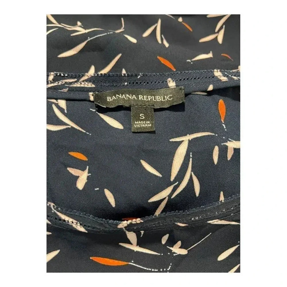 Banana Republic Women’s Small Navy Short Sleeved Flower Petal Blouse - Picture 4 of 7